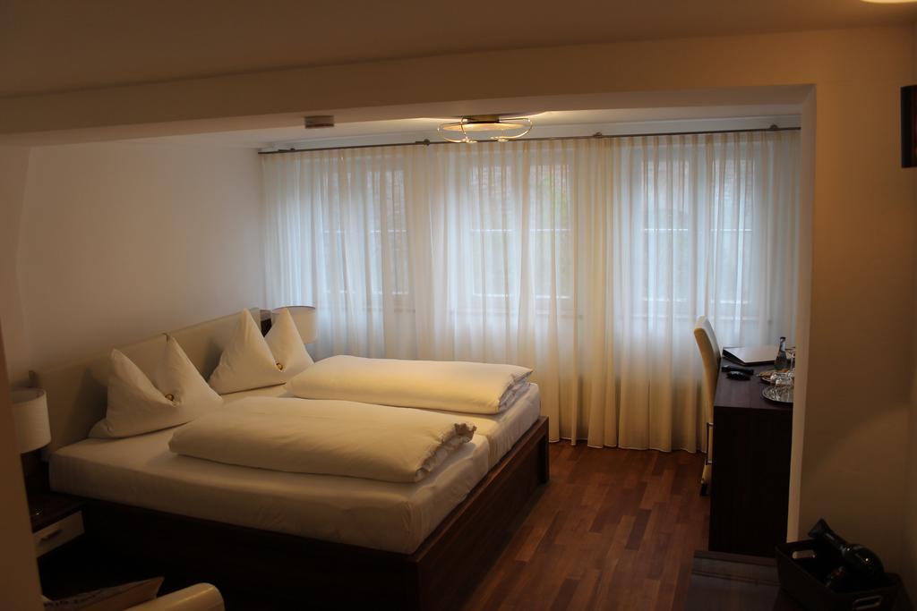 Hotel Schmales Haus Ulm Quarto foto